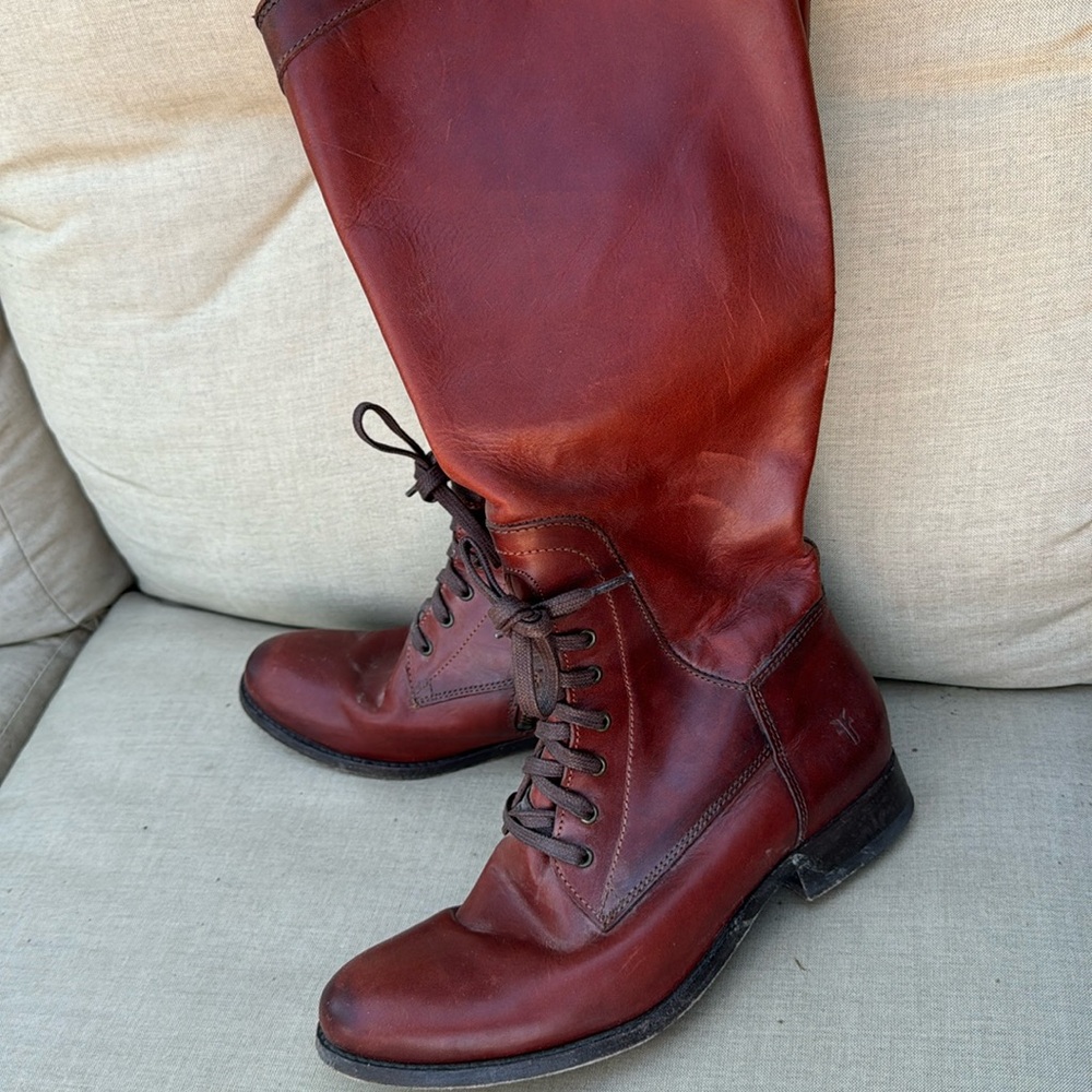 Frye boots leather zip up. Excellent condition.